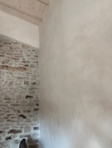 Empresa de pintura realizando mantenimiento industrial en Bizkaia