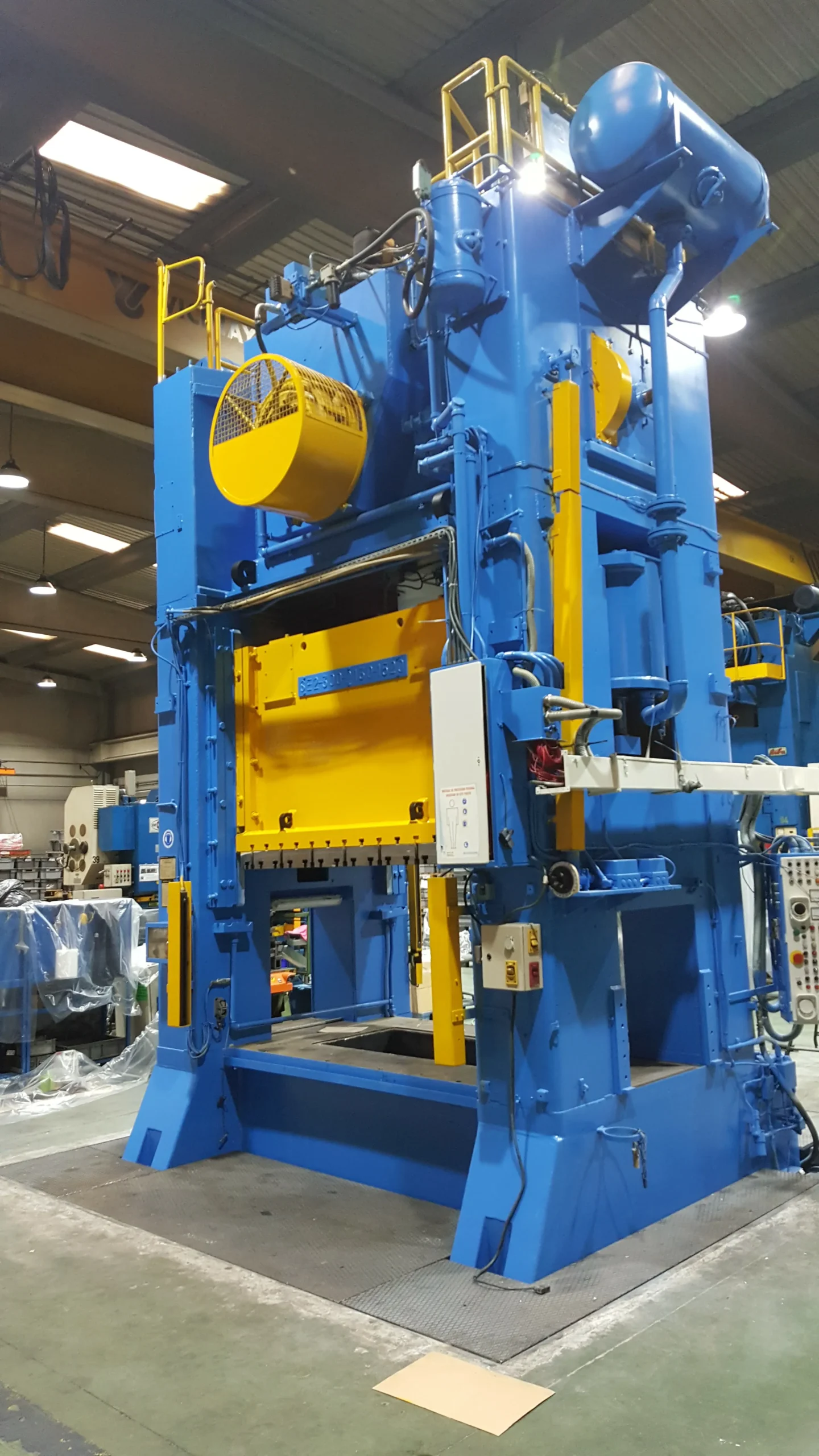 Pintura de Estructuras Metálicas con recubrimiento anticorrosivo, clave para el Mantenimiento Industrial.